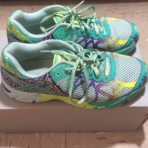 Pre owned ASICS kids sneaker size 4.5